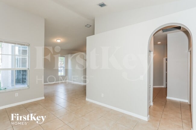 Building Photo - 1700 NE 37th Pl