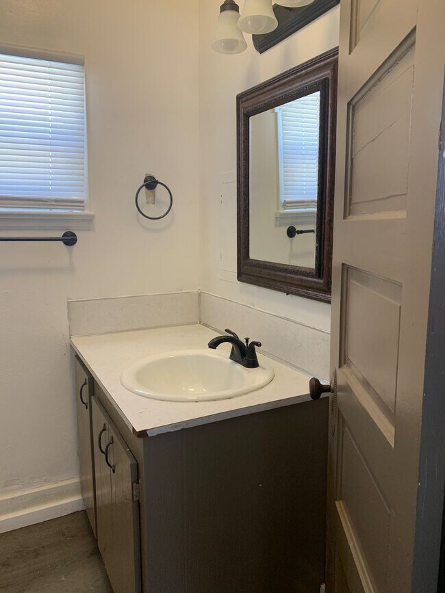 Foto del edificio - 1 bedroom 1 bath house located in Kellogg, Idaho.