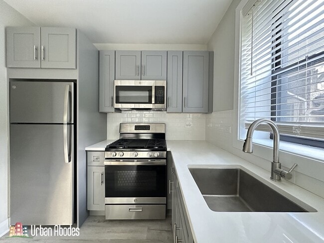 Building Photo - 1137 Oak Ave