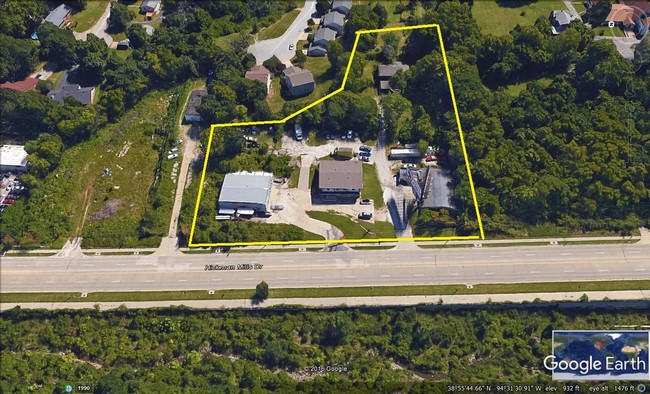 Building Photo - 10805 Hickman Mills Dr