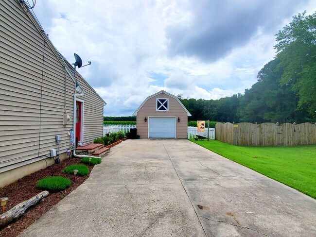 Foto del edificio - 5751 Mt Hermon Church Rd