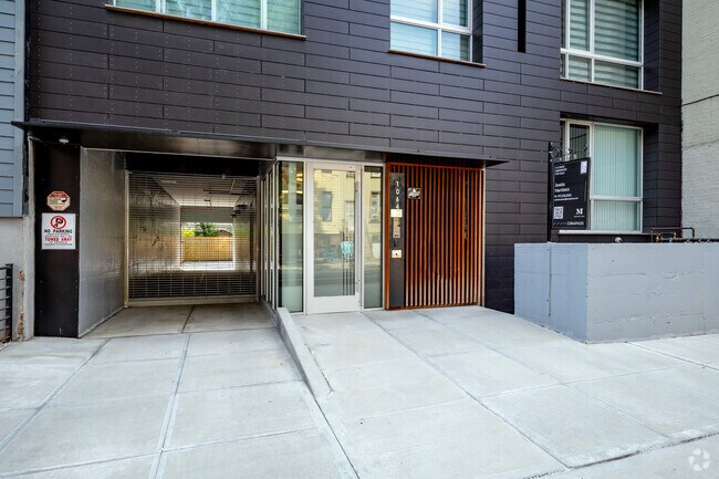 Building Photo - 1064 Hancock St
