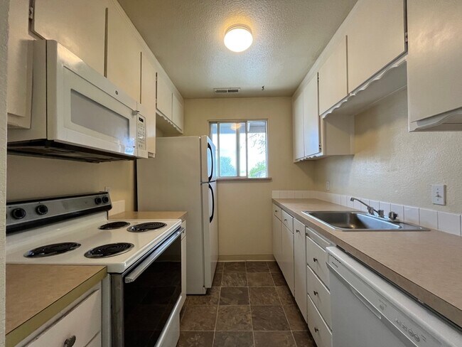 Foto del edificio - Updated 2bed 1bath in Central Bench