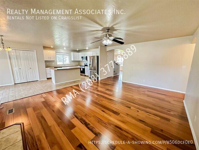 Building Photo - Spacious 4 Bedroom House in East Meridian