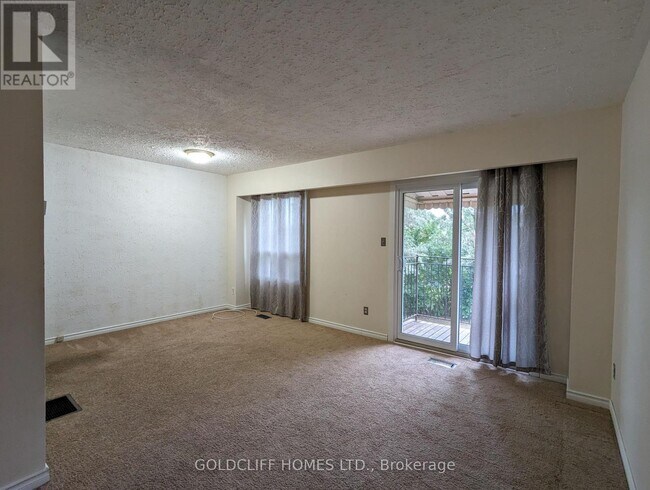 Building Photo - 35 Dawson Crescent