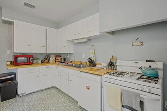 Building Photo - 514 Crescent St NE