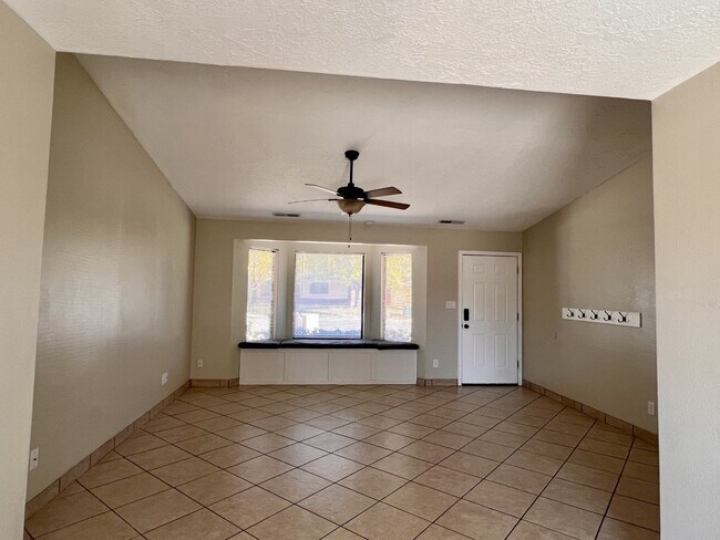 Foto del edificio - 1045 N Jefferson St