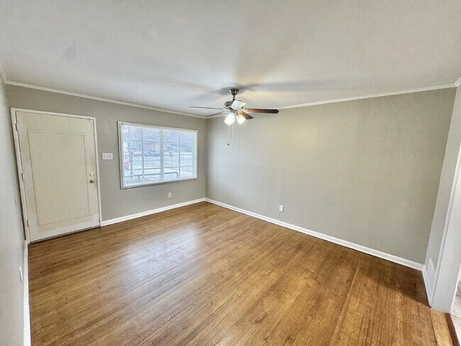 Building Photo - 4555 Willow Rd