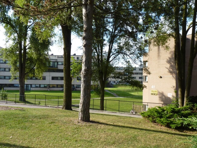 Building Photo - Northwoods Village