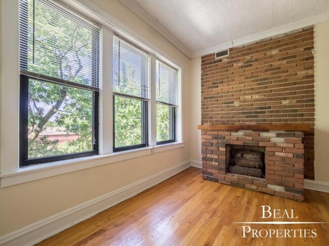 Building Photo - 1 bedroom in CHICAGO IL 60657