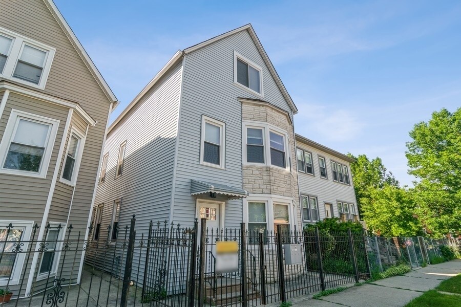 Foto principal - 2909 N Ridgeway Ave