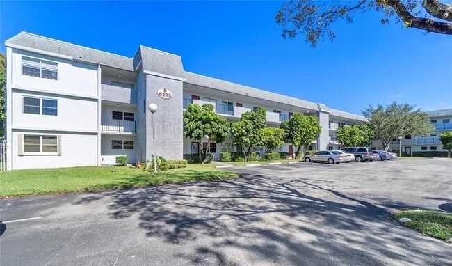 Building Photo - 8205 NW 61st St