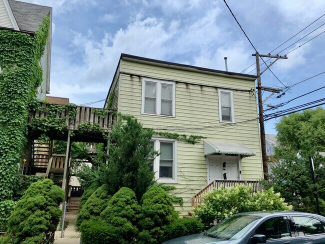 Foto del edificio - 1214 W Schubert Ave