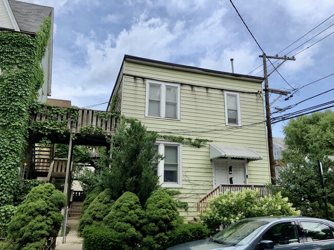 Building Photo - 1214 W Schubert Ave