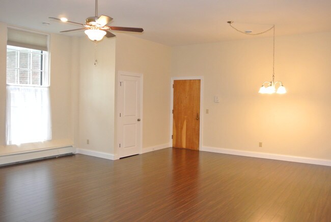 Livingroom - 406 8th E St