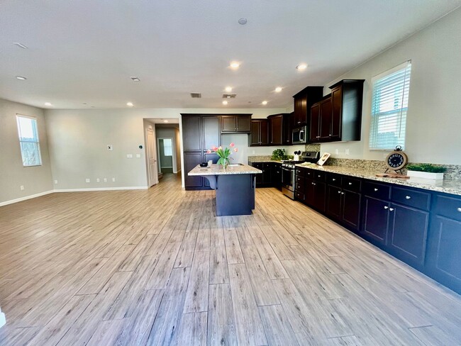 Building Photo - Like New 4 Bedroom Home for Rent in Rocklin