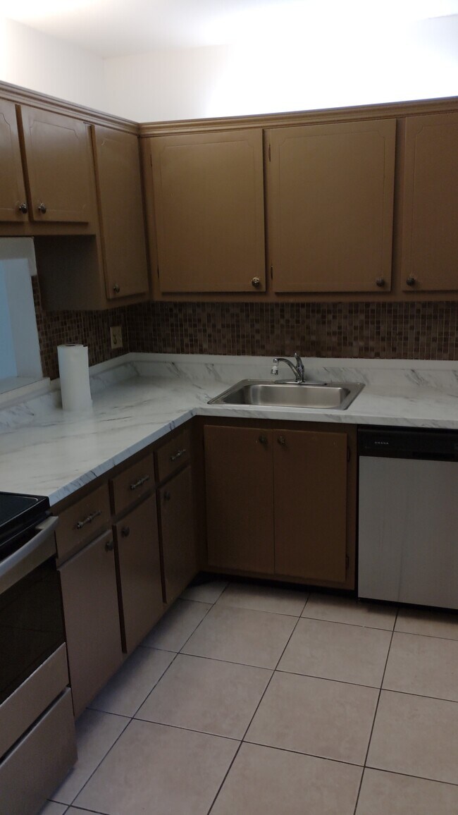 Building Photo - 2800 Fiore Way