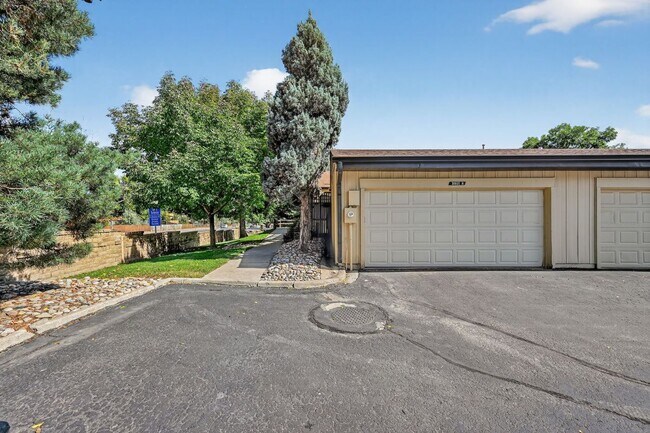 Building Photo - 3501 S Kittredge St