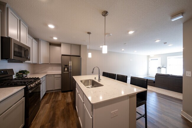 Foto del edificio - 4823 Martingale Dr