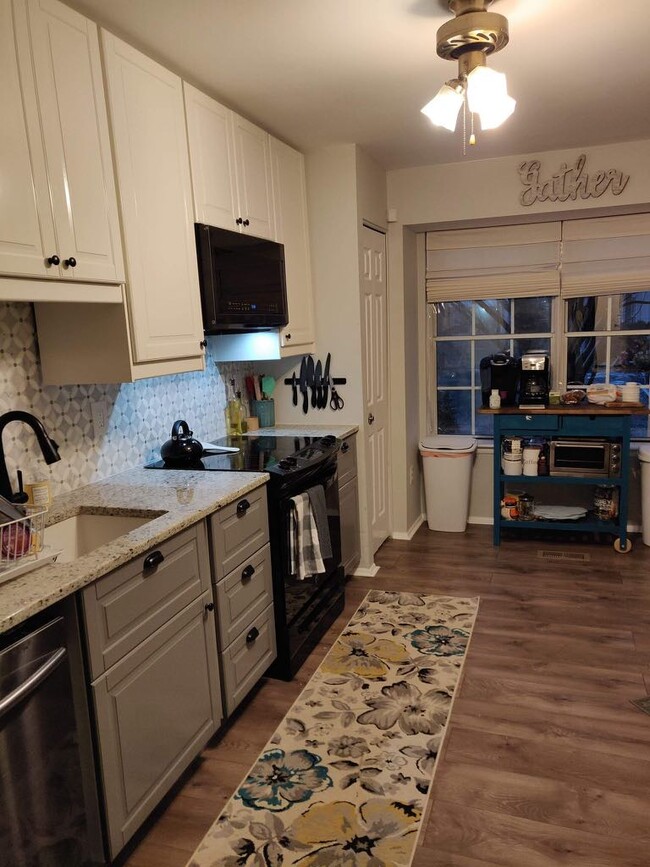 Building Photo - 9440 Riverbrink Ct