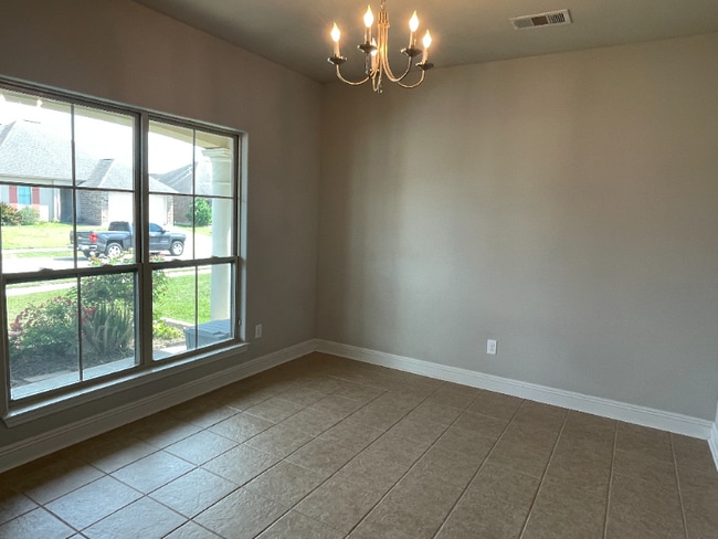Building Photo - 214 Forest Grove Dr
