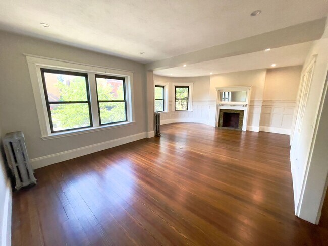 Photo - Elegant Brookline Residence | 3 Bedrooms /... Apartment