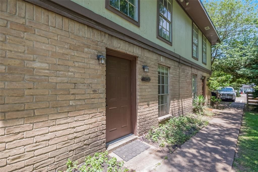 Foto principal - 9217 Vogue Ln