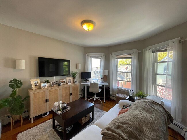 Building Photo - 15 Belmont Sq