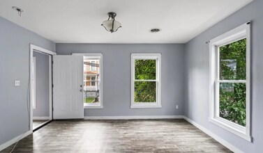 Building Photo - 21 W Sunnyside Way