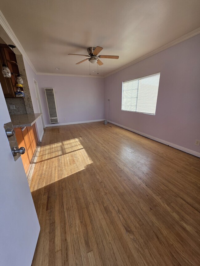 Foto del edificio - 3834 Girard Ave