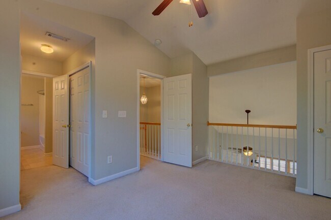 Foto del edificio - Quiet Retreat in Concord – Modern 3-Bed Co...