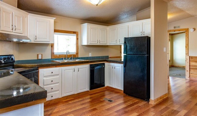 Building Photo - 10500 Sunrise Cir