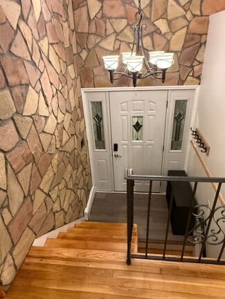 Building Photo - 2404 Rugby St