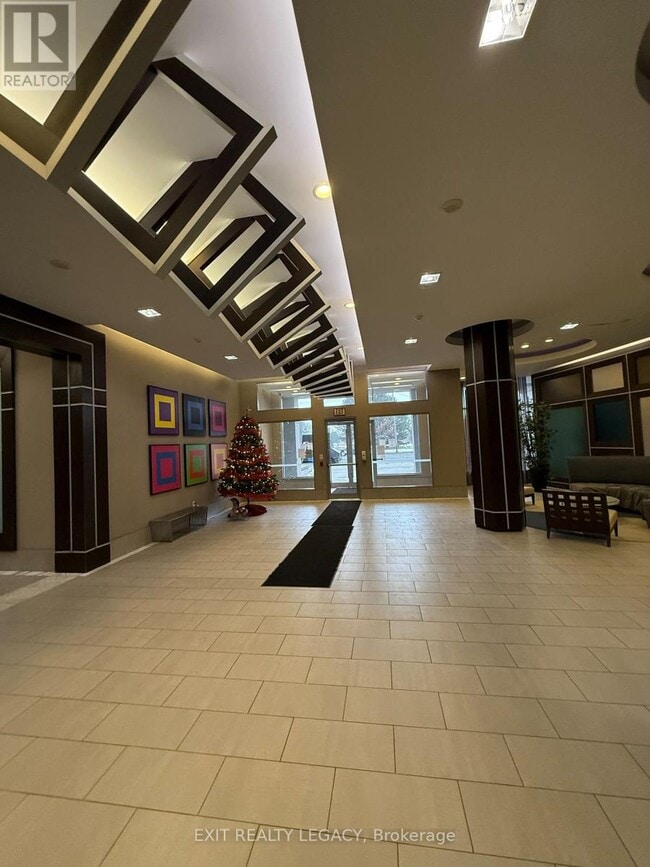 Building Photo - 5791 Yonge St