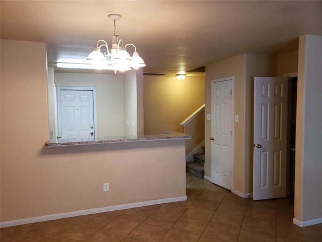 Building Photo - 515 Solomon Ln