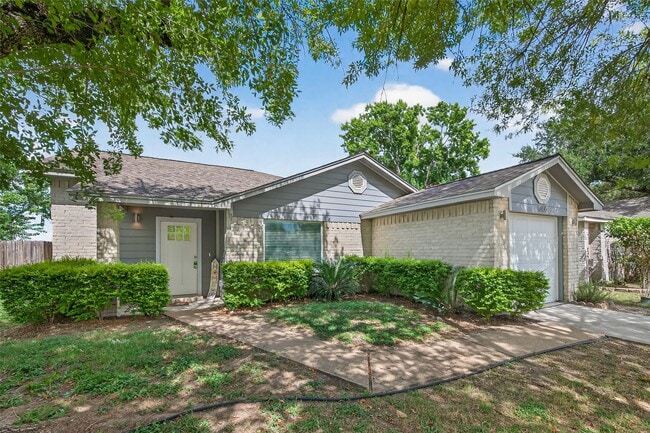 Building Photo - 10106 Shadow Pine Dr
