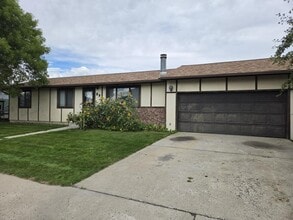 Building Photo - 89 Oakwood Ln