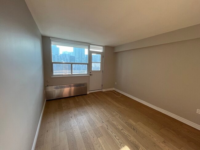 Building Photo - 230 Oak St