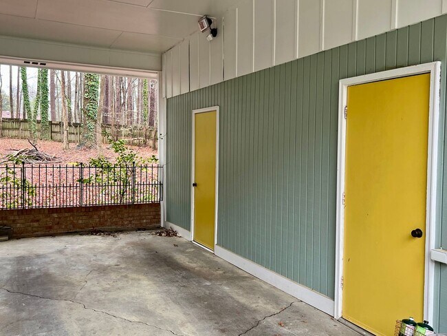 Foto del edificio - 805 Castalia Dr