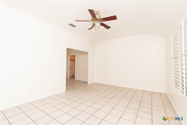 Building Photo - 11 Basswood Ct