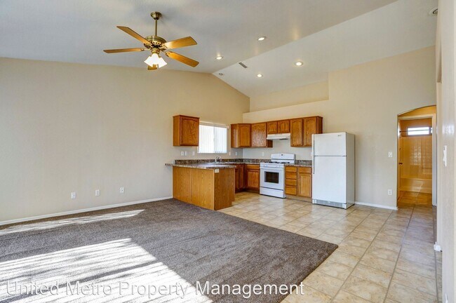 Building Photo - 7400 E Horseshoe Ln