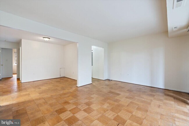 Foto del edificio - 876 College Pkwy