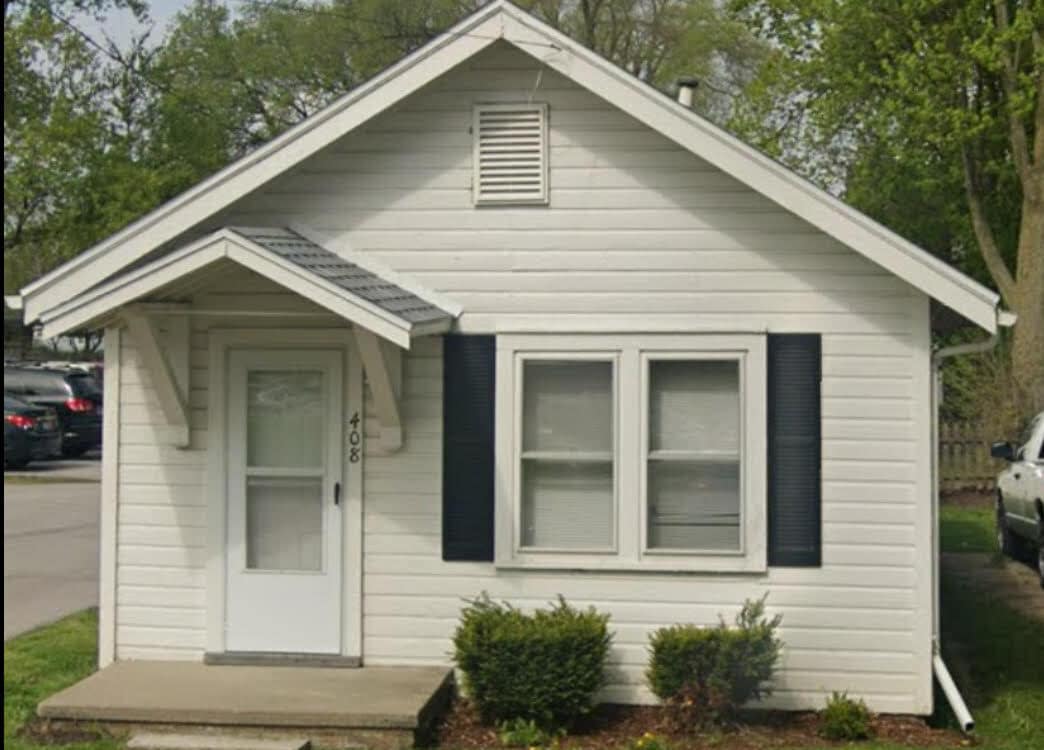 Primary Photo - 408 S College Dr