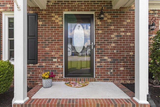 Foto del edificio - Inviting Jacksonville Home Near Shopping, Dining & Everyday Conveniences