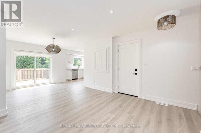 Building Photo - 664 Hiawatha Blvd