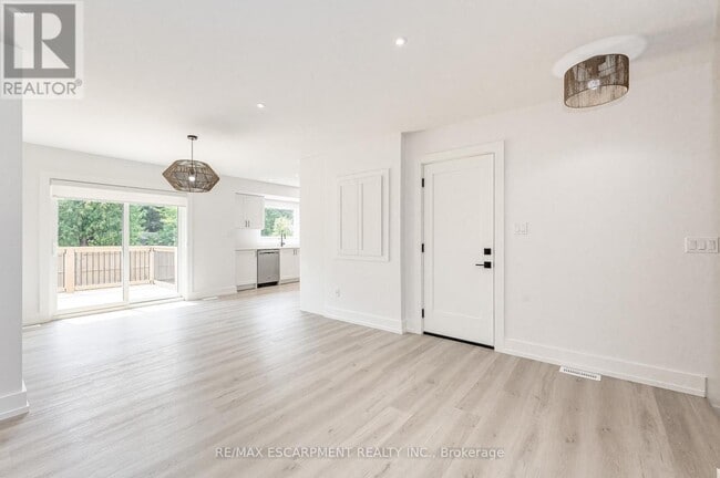 Photo du bâtiment - 664 Hiawatha Blvd