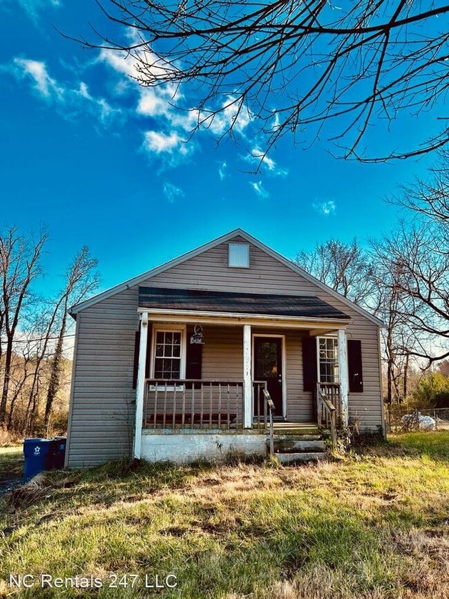 Building Photo - 3 br, 1 bath House - 4126 Kivett Dr, James...