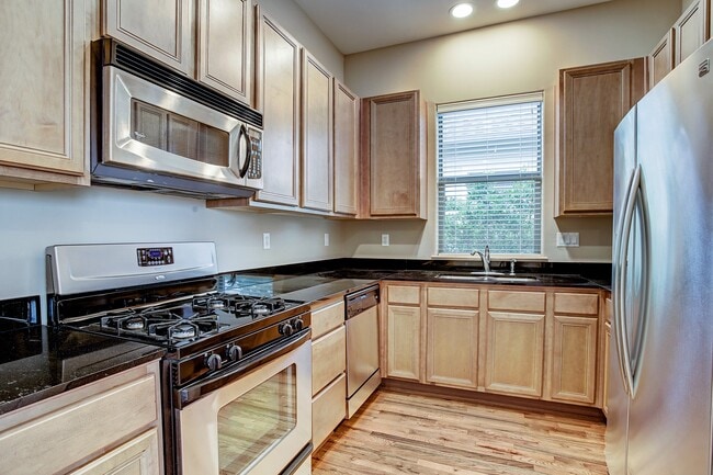 Building Photo - 3824 Center Plaza Dr