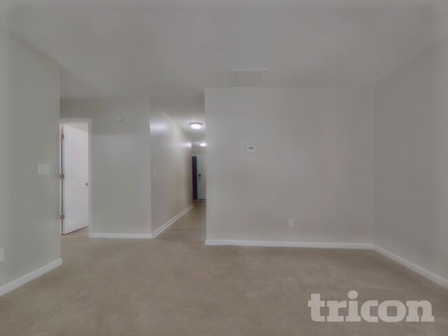 Building Photo - 225 Charleston Pl