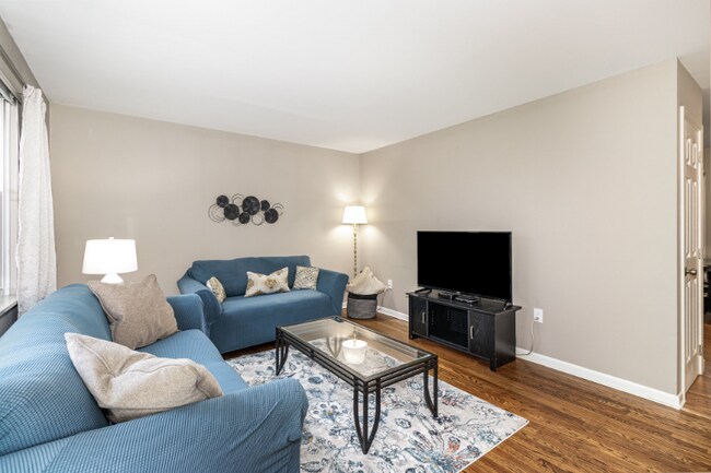 Building Photo - 1729 Fort Henry Dr